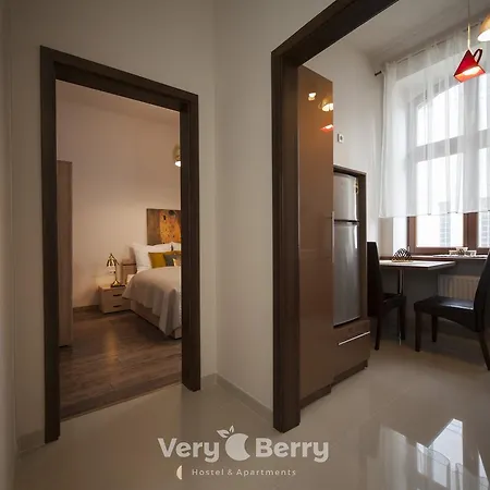 Przestronny Very Berry W Poznaniu Z Dwiema Sypialniami By Renters Apartman