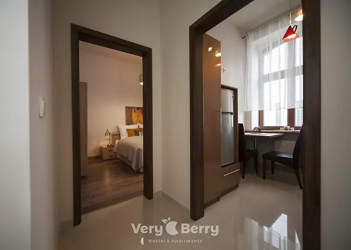 Przestronny Very Berry W Poznaniu Z Dwiema Sypialniami By Renters Apartamento