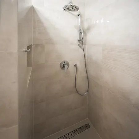 Przestronny Very Berry W Poznaniu Z Dwiema Sypialniami By Renters Apartamento