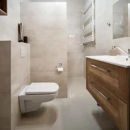 Przestronny Very Berry W Poznaniu Z Dwiema Sypialniami By Renters Apartamento Poznan