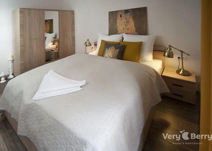 Apartment Przestronny Very Berry W Poznaniu Z Dwiema Sypialniami By Renters Poznan